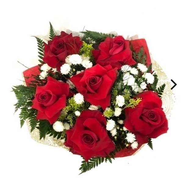 Bouquet 05 rosas vermelhas + Gipsofilas brancas